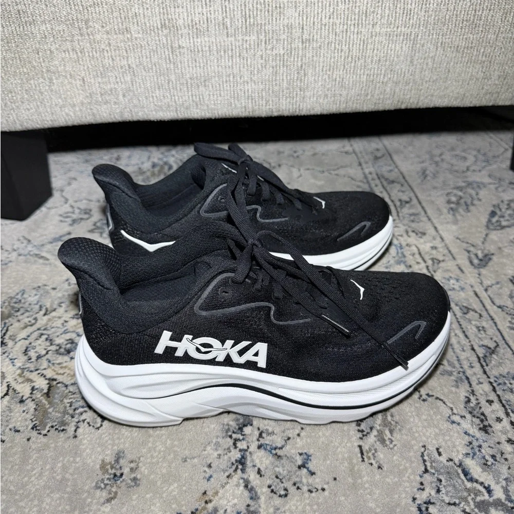 Hoka Clifton 10 running shoes black